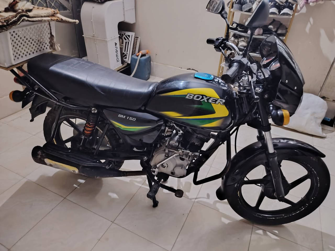 دراجه بوكسر موديل ١٩ مجفته شغلها ضمان درجه خير من الله سعر ٨٠٠ وبيها مجال ***********
