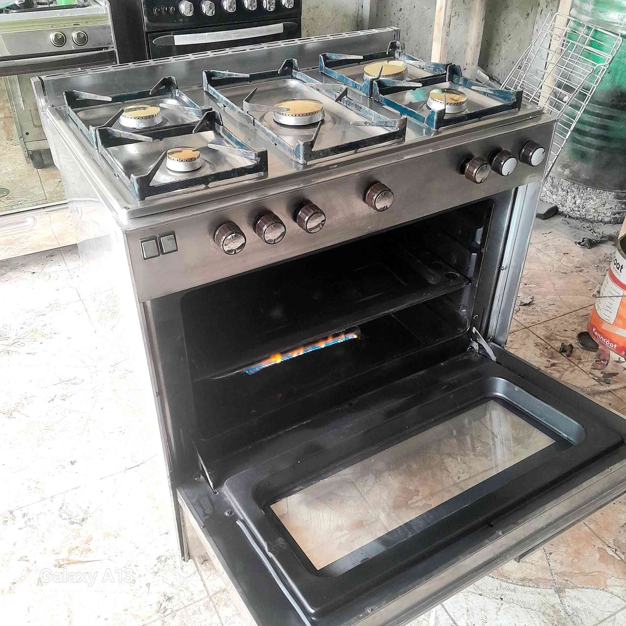 يالله طباخ عشتار ديلوكس  ٥ مشاعل استيل باب اول كوله شغال وعلى الفحص عندك طباخ قديم اراوسك العنوان حي النداء شارع المكاتب وتساب مازنجر موجود ***********
