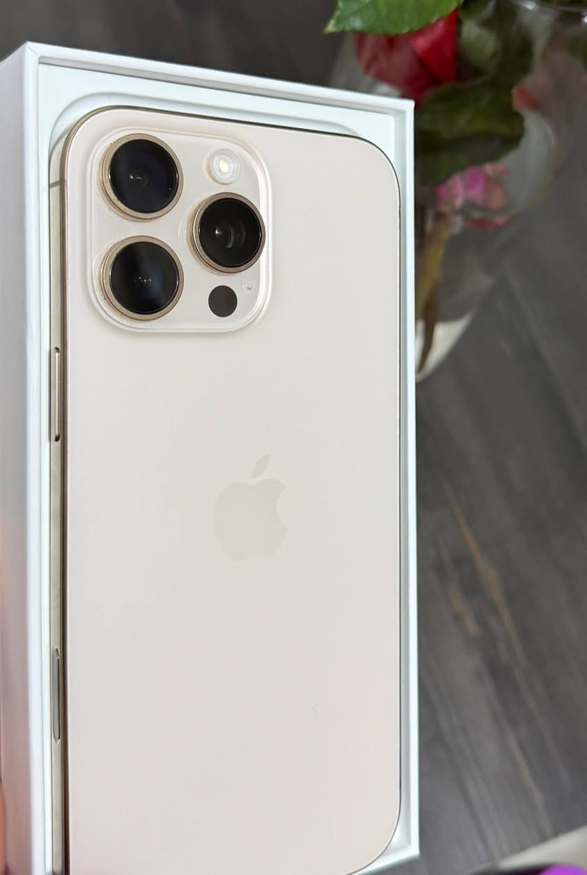 السلام عليكم 16 برو ماكس شرق اوسط استعمال قليل نضيف جدا مامفترح ولامتبدل بي اي شي بطارية 98‎‎% ذاكرة 256 بعده بالضمان 5 اشهر السعر مليون و350 المكان نجف حي عدن شارع المطابع متواجد واتساب ***********
