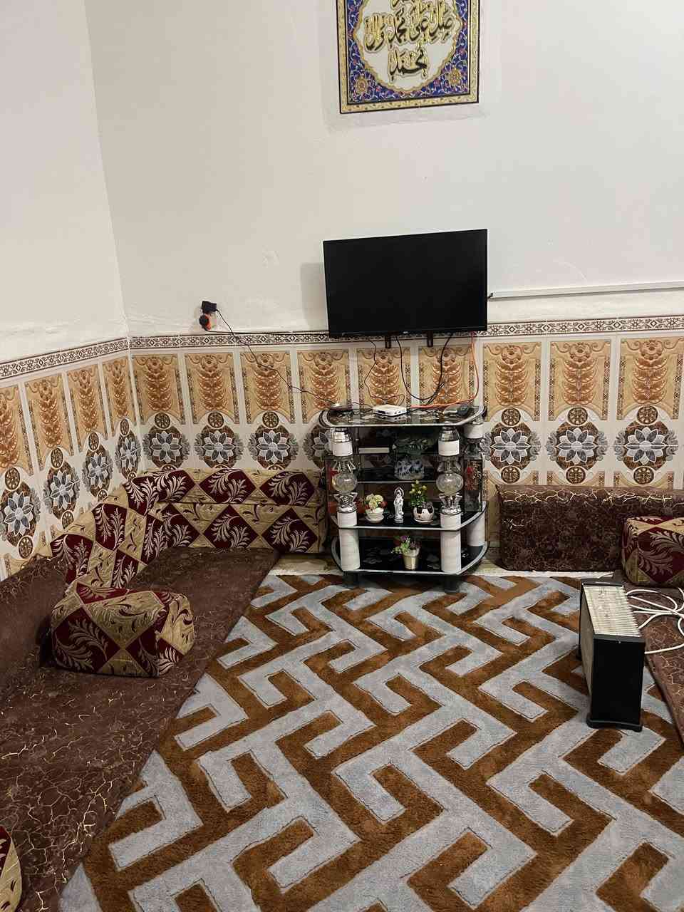 السلام عليكم بيت للبيع الموقع بلفتاحيه قرب محلات روؤف
مساحه 100متر السعر خاص ***********
