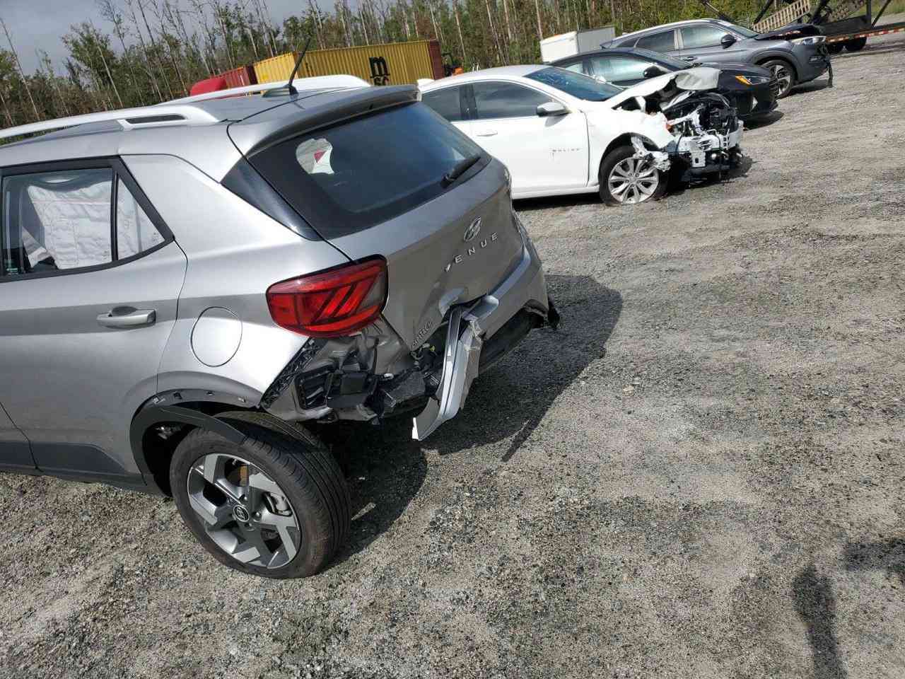 السلام عليكم هواندي  ڤينو موديل 23 فول
الحادث والسونار كله موجود واضح كدامكم 
موصفات سياره فتحة سقف رادار امامي نقطة عمياء شاشه كبيره شاشه اعطال وباقي مواصفات معروفه رقم جديد وسنويه كذالك مكاني  بغداد السعر 120 الاستفسار اكثر اتصال ع رقم ما متواجد فيس ***********
