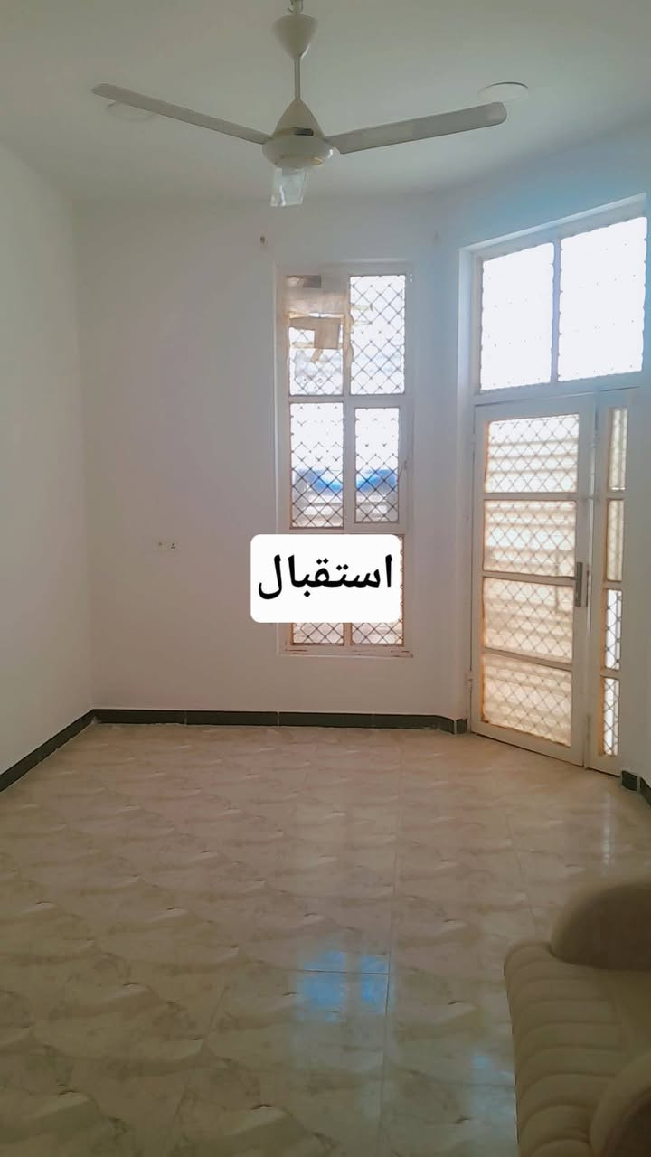 بيت للبيع في حي الفرات مساحه 100م واجهه 5 نزال 20 كونكريت مسلح غرفتين نوم وصاله واستقبال ومطبخ وصحيات عدد ثنين بناء 2023 مقابيل مدرسه السنبله للبنات معرفه السعر اتصل على الرقم ***********

