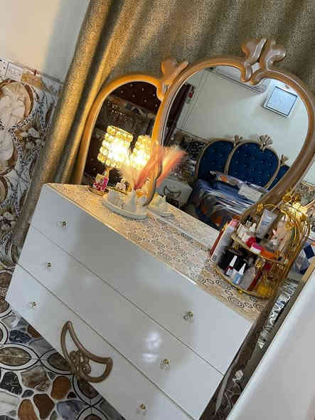 غرفه للبيع جديده فقط الكنتور محكوك مكان السلايت سعرها فقط 400 الف عنوان بغداد القاهره الاتصال على رقم ***********@
