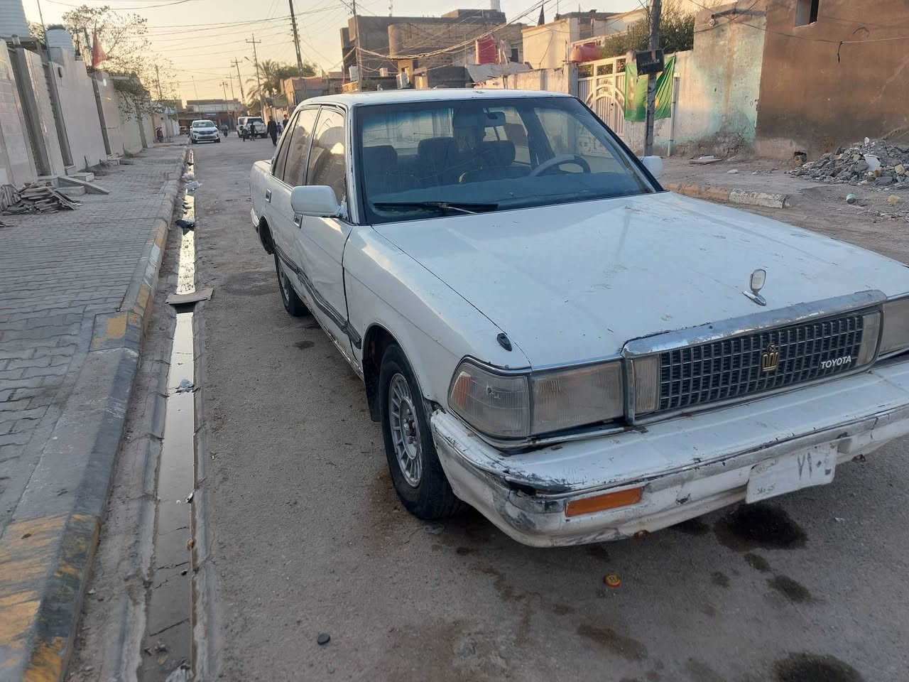 سوبر سيدان للبيع مكينه وكير شرط حداديه حلوه والباقي شوف العين السعر 22 وبيها مجال مكان السياره سماوه رميثه ***********
