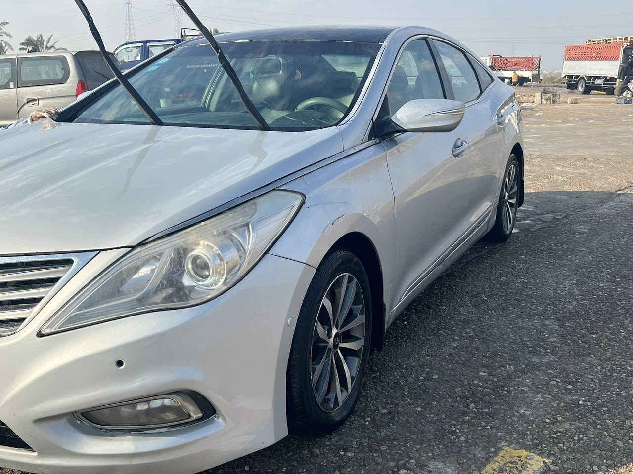 هيونداي ازيرا 2012
رقم بصرة بأسمي 
وارد كوري قطعتين صبغ فقط البنيد وقبق الصندوق
غرفه جلد شاشة ايباد
البصرة القرنة
***********
السعر  100 بيع او مراوس
