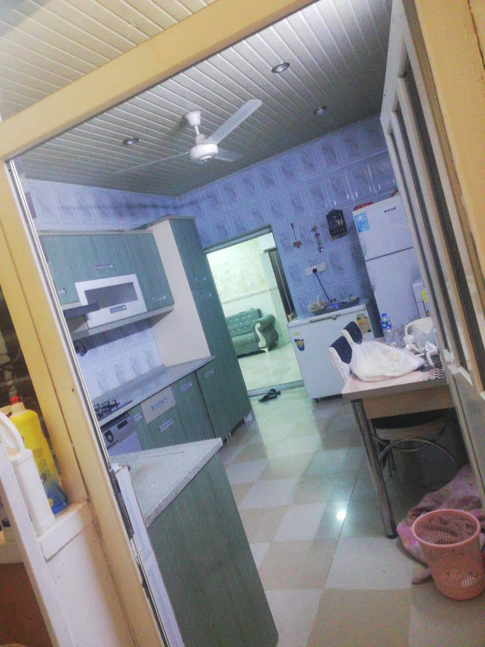 بيتي في منطقة 5 حساروك قرب جامع روضه النبي وبانزين خانه سيفر وخلف مجدي مول وقرب شارع 120متر.
.المساحة.140متر ..الطابق الارضي يتكون من مطبخ حار وبارد +ديوان+ وغرفه نوم + صالة استقبال وصحيات.
الطابق الثاني يتكون من..3غرف وصحيات ..وبيتونة وسطح من الجهتين..
السعر(٨ دفاتر وبي مجال )طبعا مع كاونتر المطبخ وسبلت 3 طن وسخان البيت نظيف ومرتب الخدمات الحمدلله 24 ساعة خلال ع طول السنه
.للاستفسار اكثر المراسلة على الخاص او الاتصال 
 
***********
***********
اتصال أو واتساب أربيل, العراق
