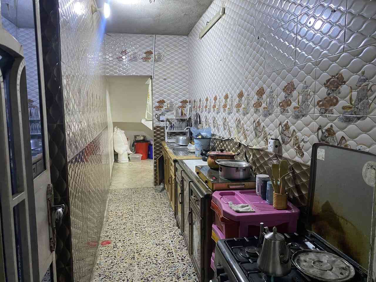 السلام عليكم …بيت للبيع بناء نظيف وجديد المساحه 120 متر يتكون من استقبال +مطبخ+غرفتين نوم+  صاله + خدمات صحيه فوگ  وجوة  وبسعر مناسب للاستفسار اكثر الاتصال على الرقم الآتي 
***********
