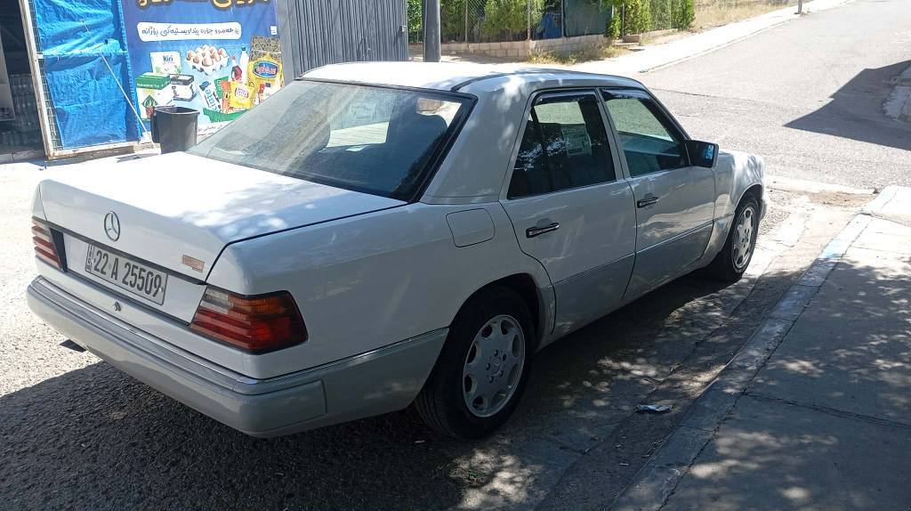 Mercedes Benz 
مۆدیلی ـــ1989
مارسیدز کوپەی،ڕەقەم هەولێر بەناوی خۆمانۆیە سەنەوی تا ٢٠٣١ تازەیە 
گێڕو مەکینەی ٢.٥بەتەیە گێڕو مەکینەی بەشەرت ماڵی دۆسە،
تەبرید ساردو گەرم بەشەرت لەجێی خۆیا 
بۆمەعامەلە ژ.م *********** دار بنديهكان, السليمانية
