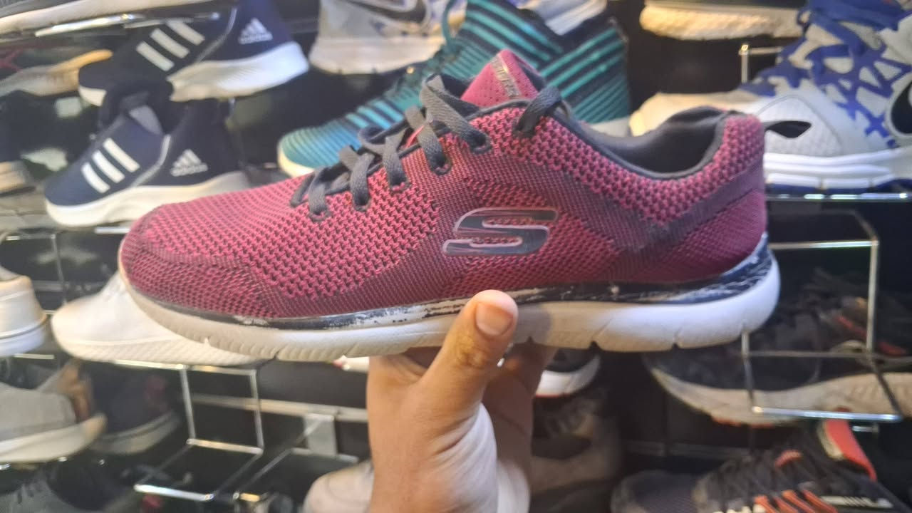 ا
السلام عليكم 

احذية باله اصليات

سعر  15الف

مكاني بغداد شارع حيفا 

نزله ملعب نادي الزوراء مقابيل معمل ثلج

يوجد توصيل للكل ***********
