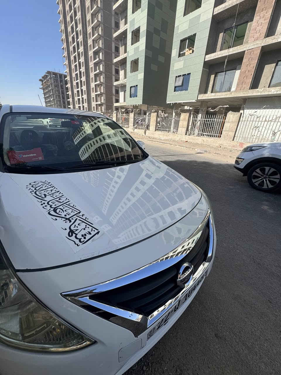 سلام عليكم نيسان سني هندي الساره كلش نضيفه كامله من كلشي ماشيه 66 ساره بيه باب الصدر والجاملغ مبدل وبيه بارد كد شبر باب السايق بدون دواخل بدون شواصي حادثه موجود  مكان تقاطق درويش ***********
