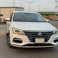 ام جي 5 lux 2024  ماشية 51 الف موصفات السيارة   فتحة   بصمة ابواب وتشغ...