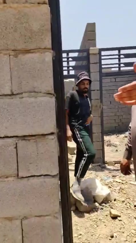 السلام عليكم يتوفر لدينا بيوت كافة المساحات العنوان بغداد مدينة الصدر الحميديه شارع سيد عوده الاتصال ***********
