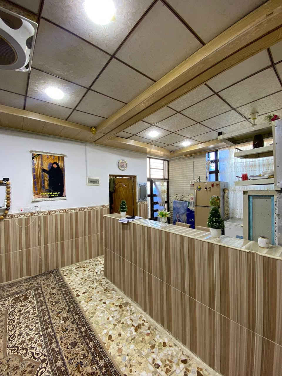 بيت للبيع المساحه ١٠٠ م مربع في حي النداء منطقة ال٥٤ قرب شارع ٣٠ مكان كلش قريب على المنتزه مطلوب لمصرف الرافدين ٤٥ مليون للاستفسار *********** مكتب الميالي للوساطة العقارية
