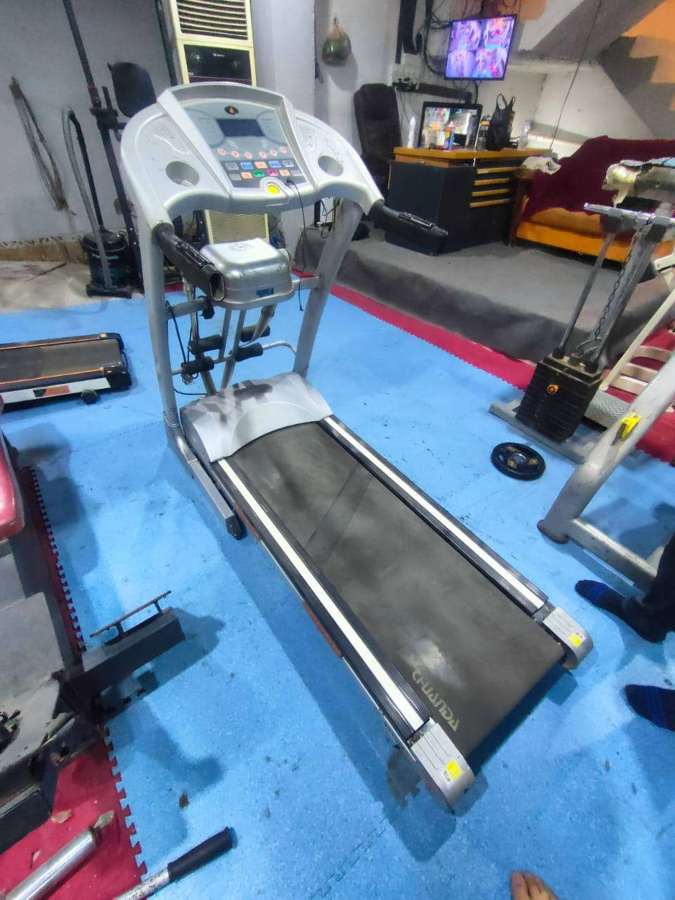 جهاز جري الماني الصنع
استخدام قليل 
ماطور جيد 2.5 حصان 
يحتوي على حامل مدمج لهاتفك 
وسماعات 
بالاضافهة الى منفذ usb 
للاستفسار الاتصال على الرقم 
***********
او المراسله واتساب
