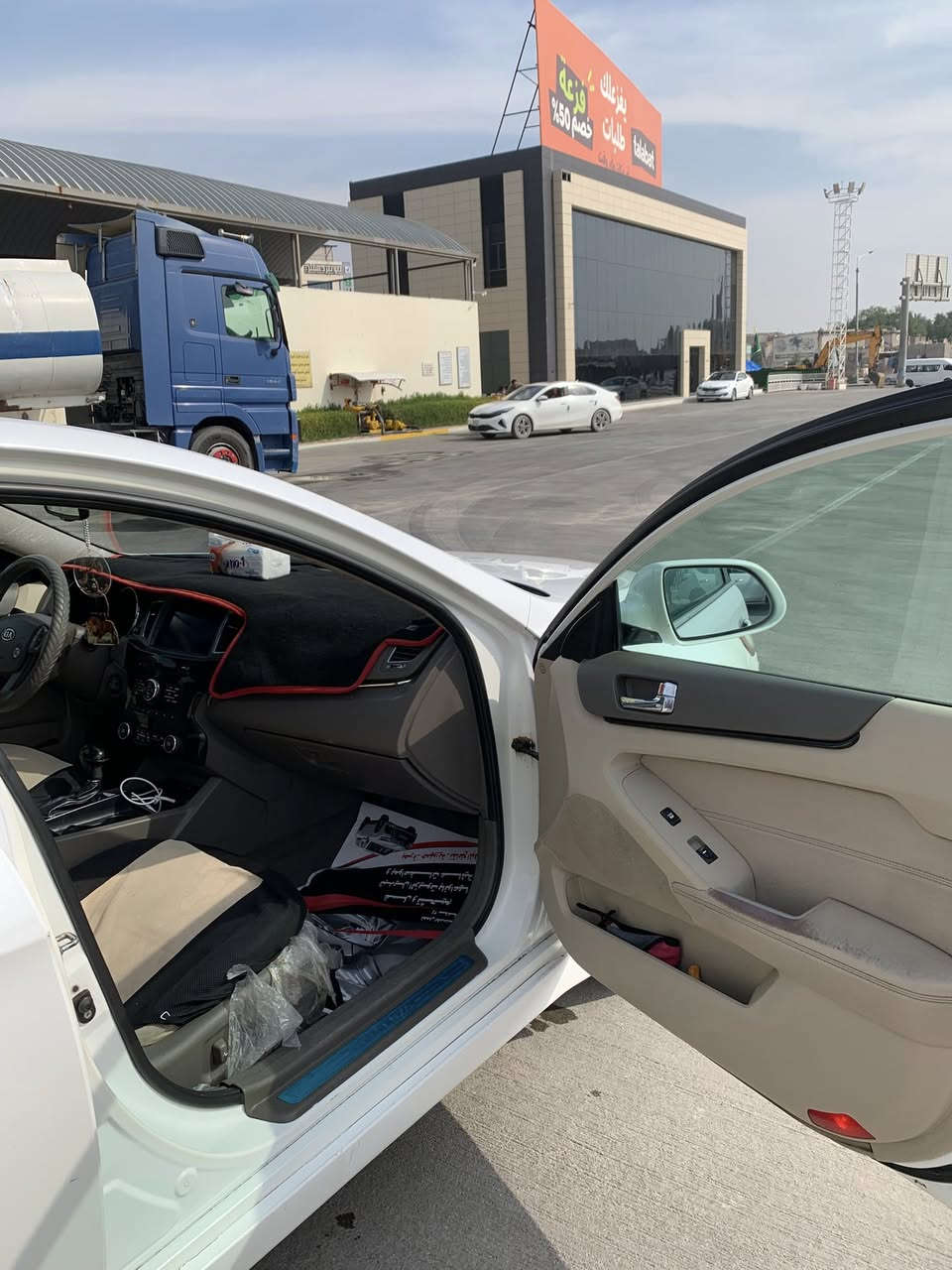 السلام عليكم ورحمه الله وبركاته سيارة كيا كادينزا 2010 خليجي رقم اربيل الدولي بأسمي سنوية وهزة جديدة السنوية لسنة 2030 بيها جاملغ أمامي نفسه معمر ومصبوغ وعندك الدعامية الوره والكدام يحتاجلهن شوي ترتيبات والباقي كله مابي شي والكير والمحرك كفالة
والسعر 110 وبيها مجال قليل والشراي يتصل وعلى عيني وراسي وهاذا الرقم *********** او ***********
