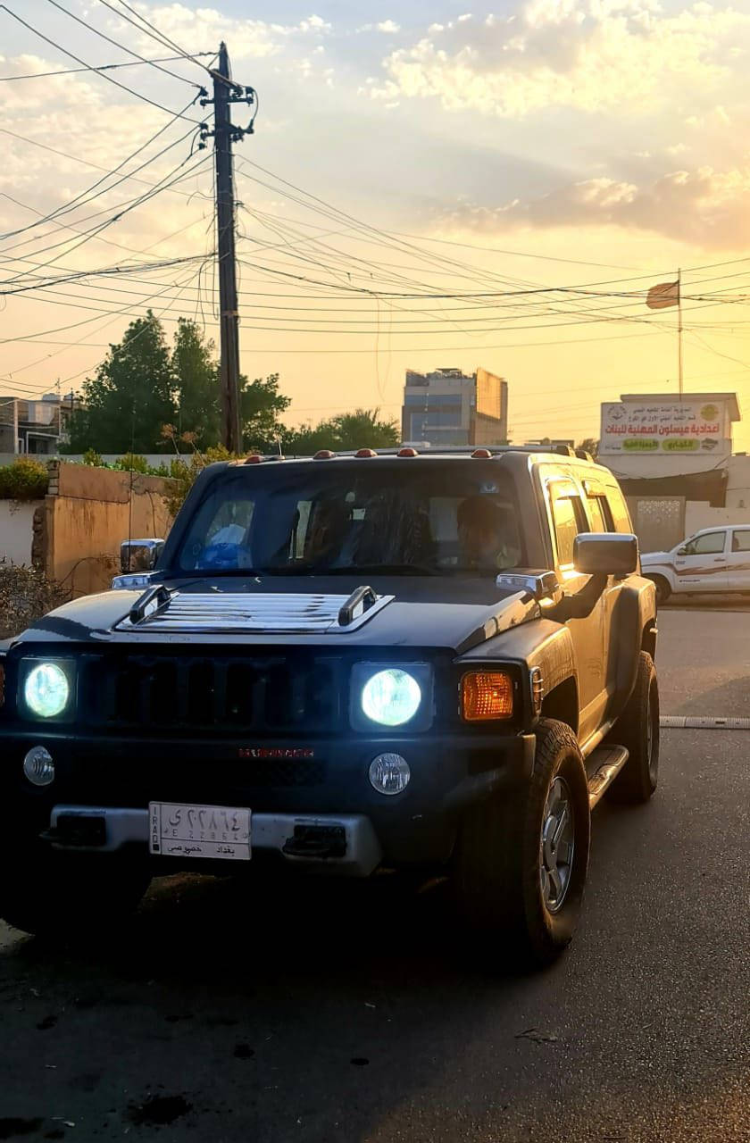 اخوتي الطيبين السلام عليكم 
همر ٢٠٠٨ سنوية وهزة ٢٠٢٨ لون مميز اسمنتية بدون ضربة بدون صبغ وخلي احجيلكم شصارف عليها سيارة مال جناية بس احتاجيت فلوس عندي ضرف طارئ الله شاهد والشباب يعرفون بضرفي ، 

١- فتحة سلايد كل الوضعيات شغال وكلشي مابي
 
٢- صدر جديد بالباكيت دبلات وطبلات وبوش ومشط وشمعات وروس رواط وحتى اللقم كلهن نفض تام 

٣- باور ستيرن جديد
 
٤- كومبريسر جديد تبريد ثلاجة وسويته بشهر العاشر 

٥- اضوية وبروجكترات زنون تسويلك الشارع نهار 

٦- بصمة تشغيل وتشغيل عن بعد وبالتلفون اتطفيها وتشغلها يم الفنان فيصل الحداد
ووياها بصمة ثانية اضافية احتياط 

٧-ادامة للگير والسيارة تو ويل يم الفنان حيدر همر 

٨- محرك السيارة ناعم وخرسة السيارة لكن ينرادلها ادامة بلكات 
ونوزلات وواشر قبق ولفات

٩- تايرات عالية نقشة شبه خشنة نظيفات 

١٠- داخل السيارة اسود وخالي من الكسر والتلزيك والبراغي نظيف جداً 

١١- السيارة غاز وبانزين يعني انسى الصرف

١٢- سستم صوت زرع كامل بداخل الابواب عمل بلاد ودمام وسابوفر مالته مشدود جوه الشاشه بداخل الدشبول 

السيارة مال جناية الله شاهد وصرفت عليها هوايه ولوما امر بضرف حالياً والله مابيعها وربي يكفيكم الشر ، السيارة بيها ملاحظات بسيطة حالها حال اي همر ومكانها بغداد المنصور وسعرها 120$ وبيها مجال بما يرضي الله والشراي عيوني اله وما اوگف وياه بسعر والكل بالگروب يعرفني ، 
للتواصل  
*********** 
واتساب واتصال وتلگرام وكلش موجود 🤣 
تحياتي
