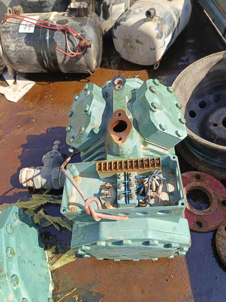 السلام عليكم عندي ذني ماطورات سبالت مركزية ابو10طن ماعرف يشتغلن عاطلات أبيع هل موجودسعر الواحد ب250 مكاني بغداد المعامل ***********
