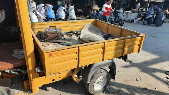 السلام عليكم ورحمة الله
 تكتك حمل للبيع مرقمة سنوية 
نقصها جامه ونواقص قليلة 
مكينه مكفولة وكشرها نضيف 
للاستفسار *********** واتساب
