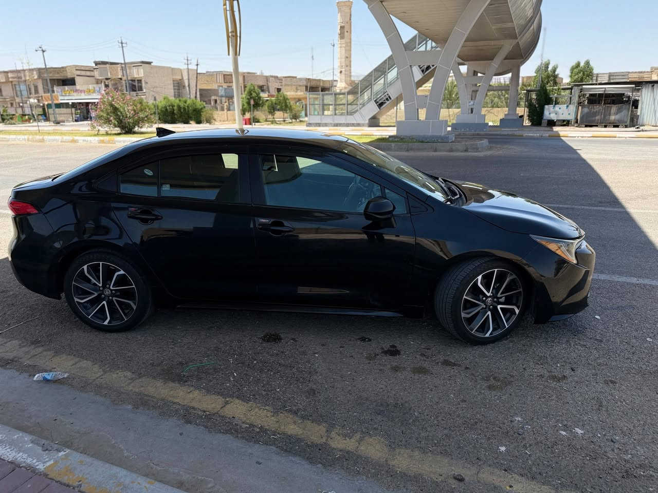 سلام عليكم 
كورلا LE موديل 2024
ممشاها ٢٠ الف كيلو متر 
صورها وسونارها كدامك 
رقم بغداد تحويل ثاني يوم تاخذ من معرضنه 
سياره قفلها (105)ورقه امريكي 
واتساب ***********
