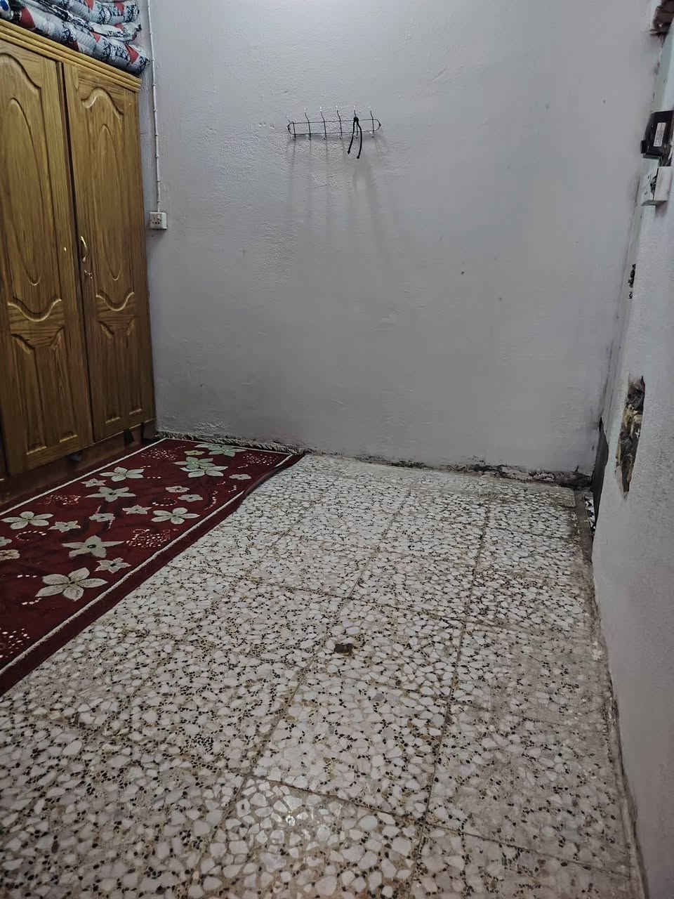 دار للبيع المساحه 100متر المكان حي الرحمة الأولى
للاستفسار الاتصال على الرقم ***********
