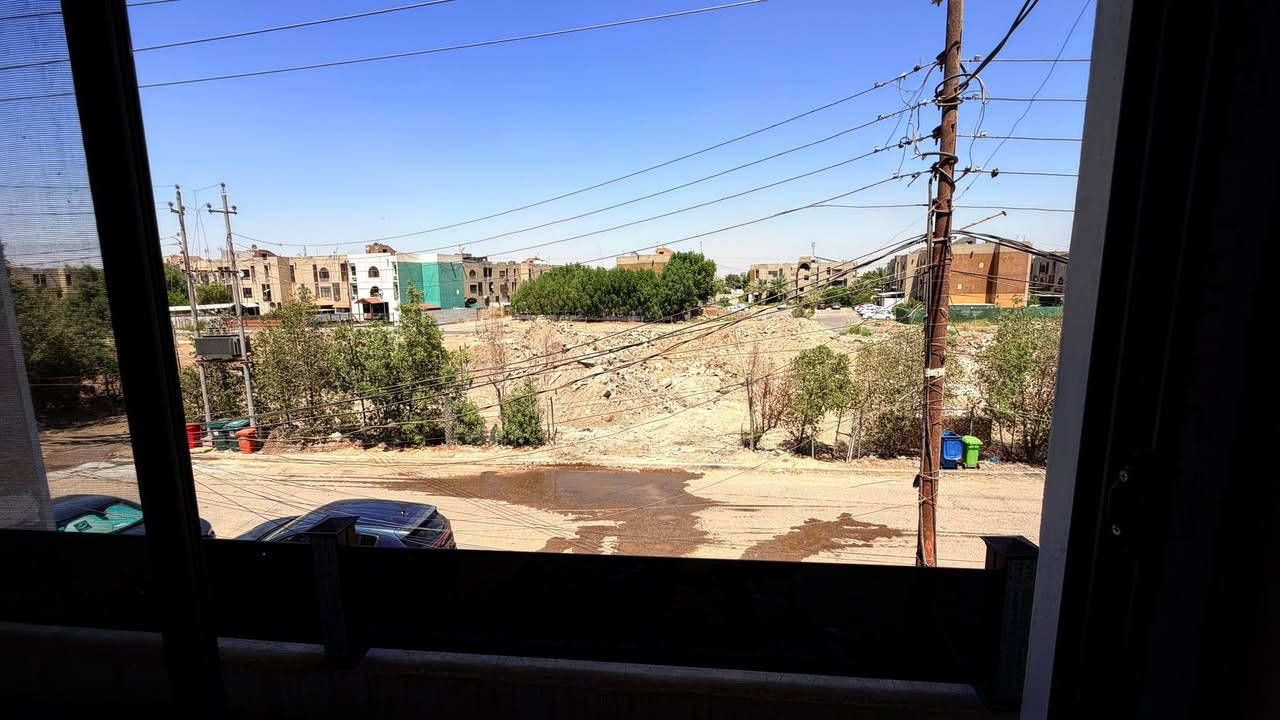 سلام عليكم 👋 عقار للبيع مساحة 150 م² في حي الجهاد (حي الضباط)، من أفضل المربعات في الحي 🏡. العقار جاهز، تشجير حديث، غير مسكون، واجهة 6، نزال 25، يحتوي على 4 غرف نوم 🛏️، 4 حمامات 🚿، صالة، مطبخ، هول، مطبخ حار، كراج، وبيتونة. للاستفسار: *********** 📞
