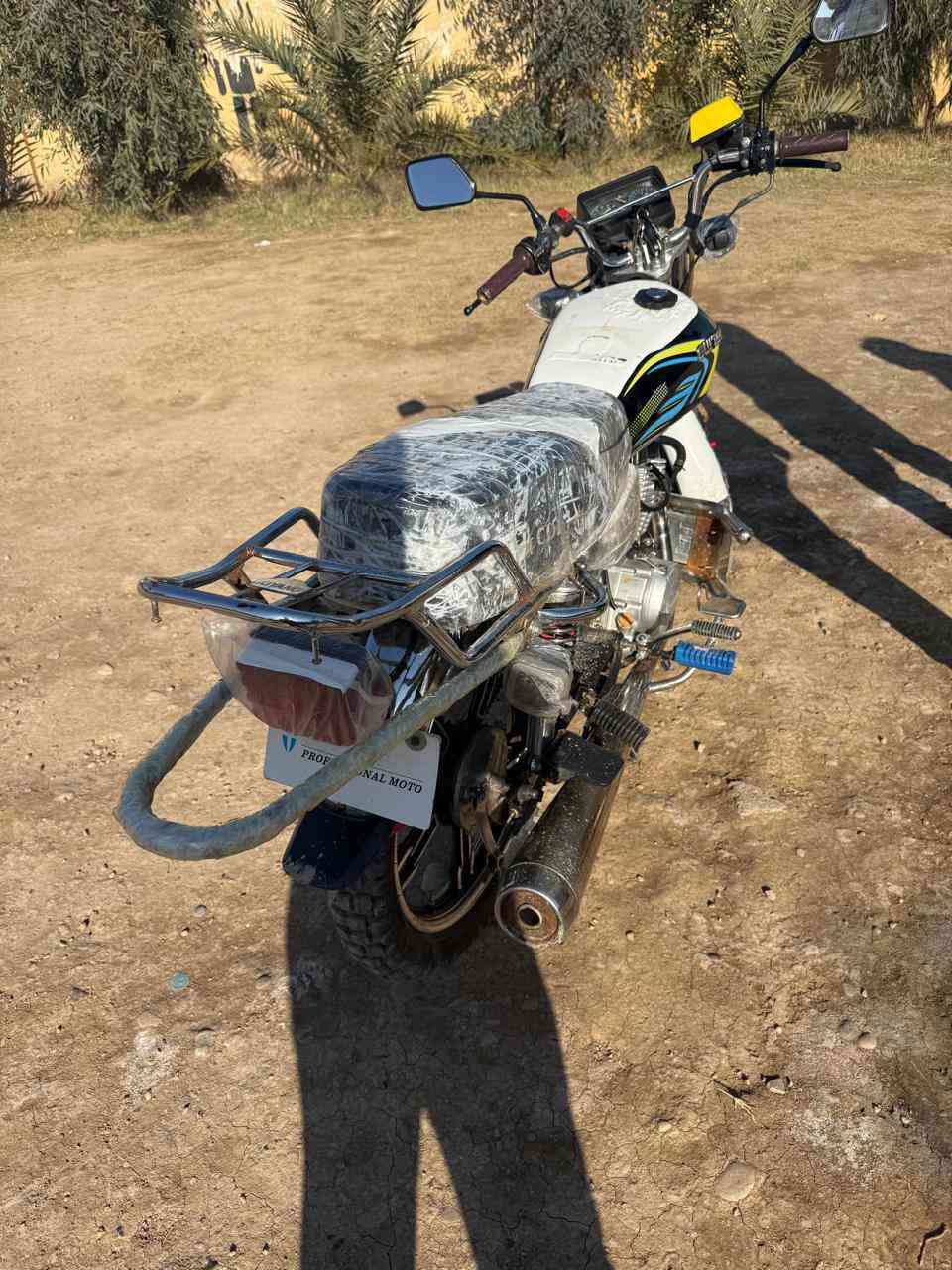 السلام عليكم دراجه سيفان موديل ٢٣ محرك 200cc أورق كامل كهربائيات سلف هندر اشاير لايت عالي ناصي نشرات كامله مكينه خير من الله مكينه شلعه تايرات جدد دبلات خلفيه او امامي جدد نقص قبق صينيه جوه او الباتري نص عمر 
مكاني تقاطع ابو حسرة شراي يتصل *********** .(سعر550بيها مجال بسيط)بصمه تشغل عن بعد
