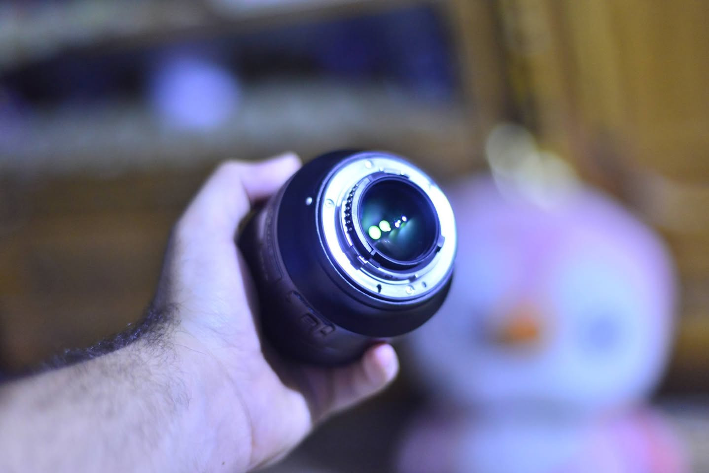 سلام عليكم 
عدسة 85 g
F 1.8 
ب 350 الف  مكاني شهداء البياع 
***********
