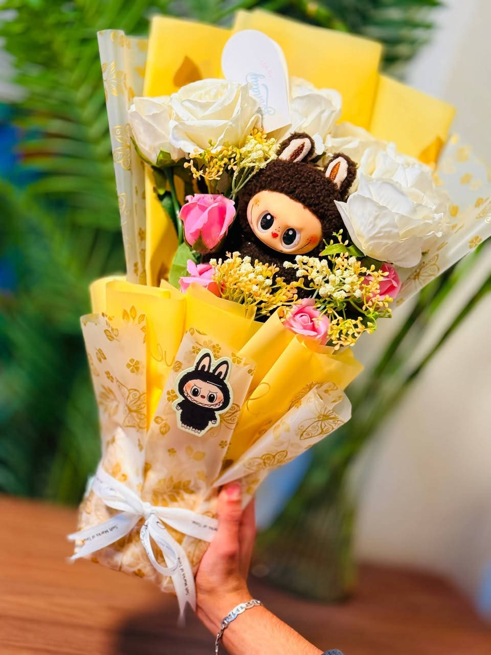 🎄هدايا رأس السنة الميلادية 🎁🎁بوكي لابوبو للحبيبة الغالية أو الأخت الحنونة…هذا لابوبو هذا شنو اليوم 😆💫هبة اللابوبو؟ جبناها… بس بطريقتنا الخاصة 😂😎

💐، لأن التريند ما يكمل بدون لمسة لابوبو ✨ فا سوينا الكم بوكي لابوبو “ورد أبيض ناعم يدل عالذوق العالي، ويجي ويا لعبة لابوبو تكسر الرسمية … هدية تخليك تكول أحبج بس بدون فلسفة 

💌وحتى نزيد المفاجأة ، لون لابوبو حسب الحظ +كل بوكي يجي ويا كارت عبارة تختارها بنفسك/ج 😘 

هدية تجمع البراءة والضحكة والمزاج الحلو بنفس الوقت…
لأن لابوبو يعرف شلون يخرب الروتين ويخلي اليوم كله فرح وضحك 😂💖
فرح طفلتك/او اختك او صديقتك او اي انسانه عزيزة على كلبج /كلبك🌷او خلو يومهم مميز وابدؤوا السنة بأحلى إحساس وياهم !"
🛑ملاحظة: الأبوبو الأصلي وليس المتوفر في الأسواق، لأن الجودة والتميّز أهم شيء!
سعر البوكي 16 الف فقط 
🚘يوجد خدمة توصيل لجميع محافظات العراق ٤ الاف🚘


**إذا كنت صاحب هذا الإعلان وتريد حذفه لأي سبب، رجاءا أرسل رسالة إلى الدعم الفني**