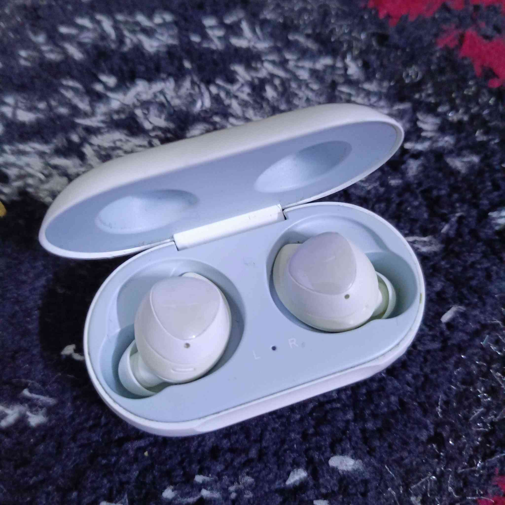 سماعات galaxy buds الجيل الاول ( الجهة اليمنى صوتها ضعيف فقط) موصل, نينوى


**إذا كنت صاحب هذا الإعلان وتريد حذفه لأي سبب، رجاءا أرسل رسالة إلى الدعم الفني**