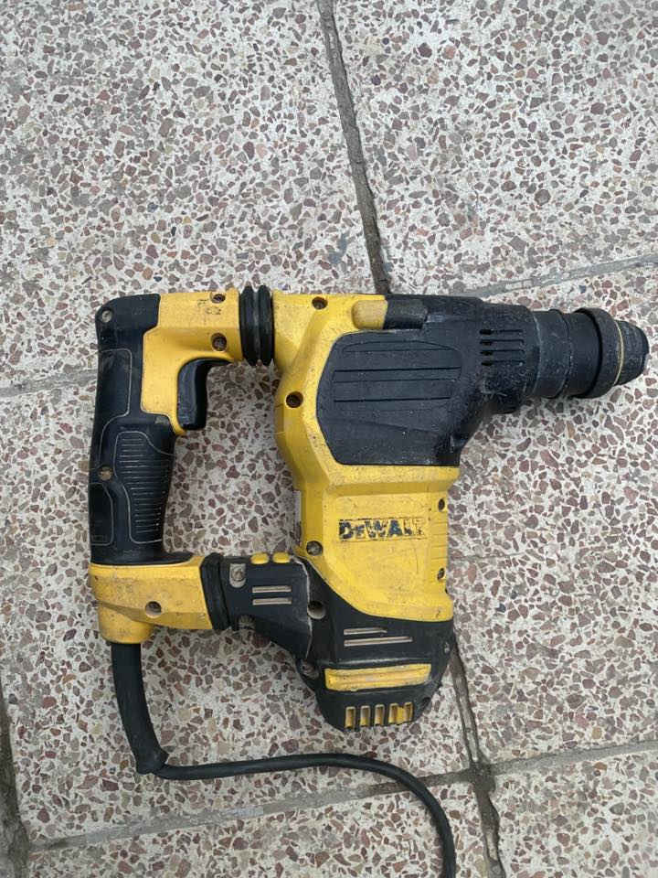 السلام عليكم دريل ديولت اصلي ودريل تازكا تشكيف مابيعهن عطل شغالات وشاحنتين ابيعهن شلع مكاني بغداد العبيدي ***********
