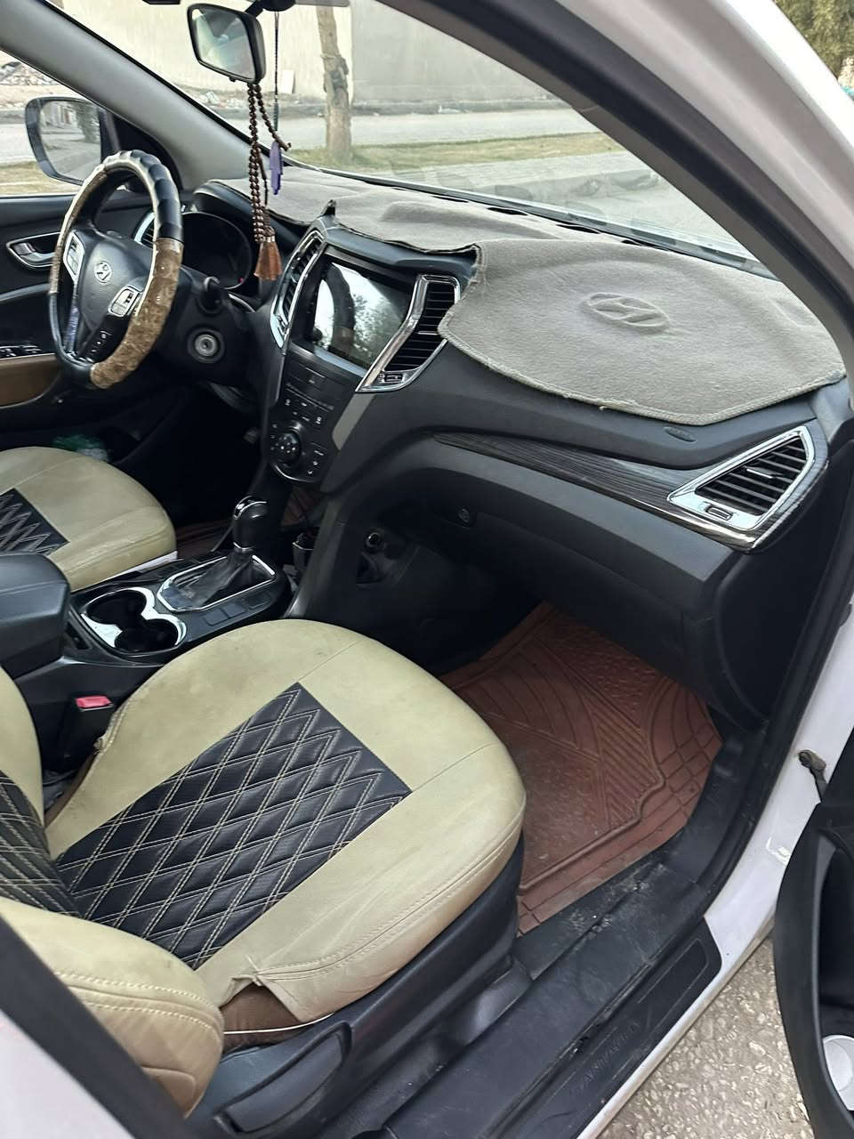 سنتافي 2014 خليجي
. المحرك 4 سلندر 2.400 دوش

. الحالة نظيفة مع وجود صبغ بسيط تحت الرقم الخلفي 

. عدد الركاب 7 راكب 

. السعر  155 ورقه 

. مكان السيارة كربلاء ***********
