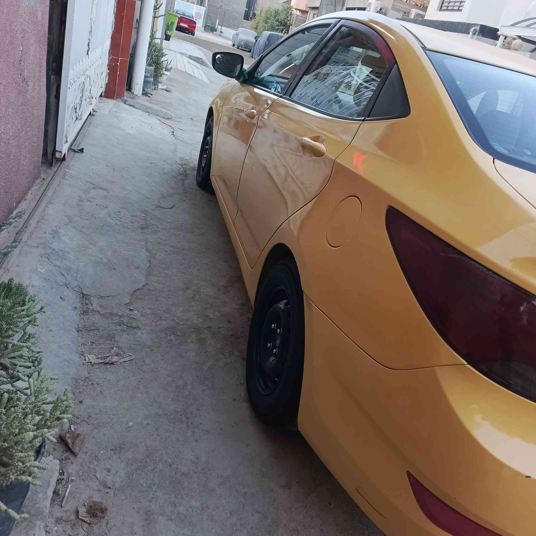 اكسنت موديل 16 للبيع
مكينه 1600
كفاله كير ومكينه وحداديه 
تخم تاير جديد
عنوان بابل مركز ***********
