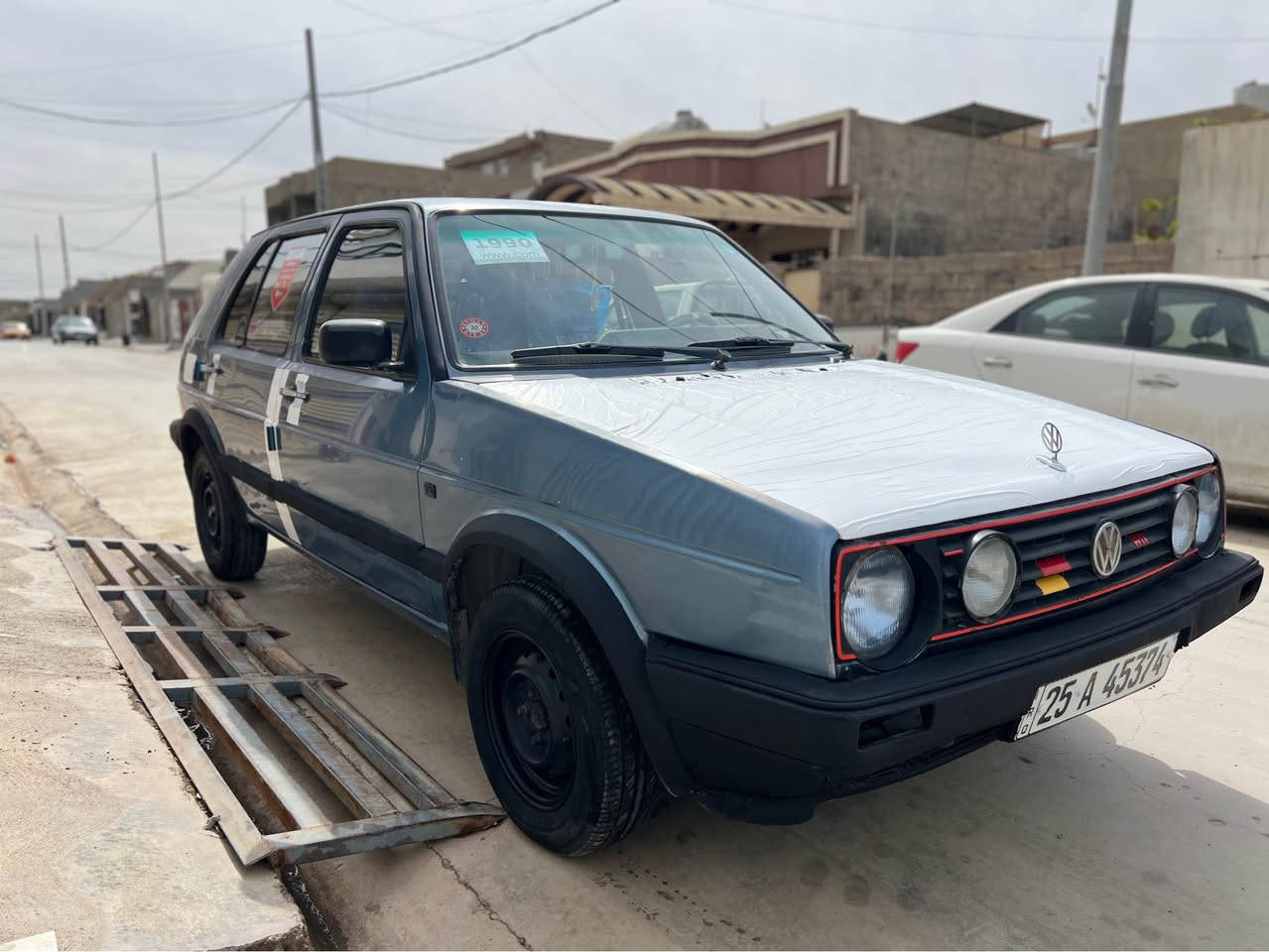 فولکس واکن مۆدیل ١٩٨٨ سەیارەکە هی دەستی خۆمە ڕەنگی شینی دیاری نەکراو گێڕ و مەکینەی بەشەرت تەقەو ڕەقەی بەشەرد کارەبایی بەشەرد تەحویل و غەرامەی بەشەرد سەنەوی تا ٢٠٣٠ تازەیە ڕەقەم ئینگلیزی کەرکوک وەرەقەی بەنزینی لەگەڵدایە مەکینە ١٨ ی ٥ گێڕی جیتایە ماڵی دۆست و فەقیرە بەنزین هەرناخوات (سعری ٣٠ گەڵاو مەجالێکی برایانە / ئەگەر موشتەری نیت سەری خۆت و سەری منیش مەئێشێنە تکایە❤️)٠
***********/*********** كركوك, العراق
