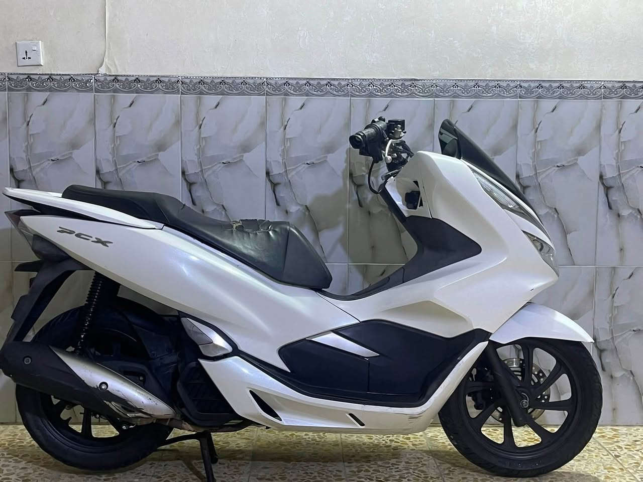 سلام عليكم 
جيل الثالث كوري
مكينه 125 
بلاديه لا مفتوحه ولا شي مكفولة شرط من باب بيت
ماشية 21 رمبة ماخذها اوراقها موجوده 
حساس ازدحام
حساس استاند 
كهربائيات كلها شغاله
سعر 13 ونص 🔒
مكاني بغداد البلديات
***********
