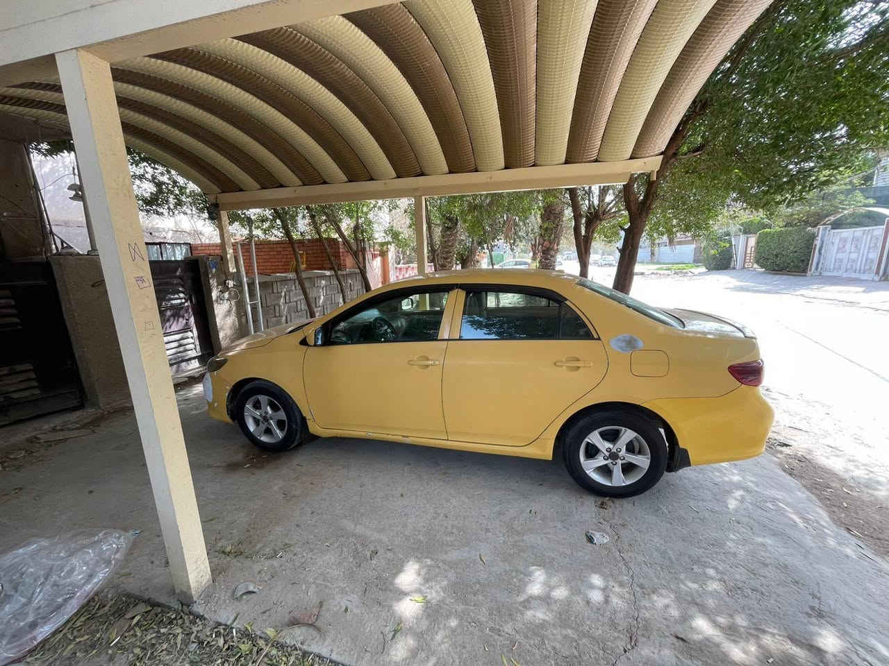 السلام عليكم 
كورلا موديل /٢٠١٠ 
سيارة تكسي رقم بغداد سیاره محرک وکیر شرط لا مفتوح ولا عطل 
سياة/استخدام شخصي وليس تكسي 
سیاره ماشیة /158 الف كيلو متر حقيقي 
سنویه ساقطه بس شرط تحویل 
ملاحظة /سيارة مابيه مصاريف ماعدى صبغ دعاميه اماميه 
تايرات جدد _محرك ادامه جديدة _تبريد ثلج _داخل جديد 

موصفات /
1_abs
2_مثبت سرعه 
3_شاشه بلاد عدد۲
 مکان سیارة /بغداد شارع فلسطين 
رقم موبايل / ***********
سعر /113
