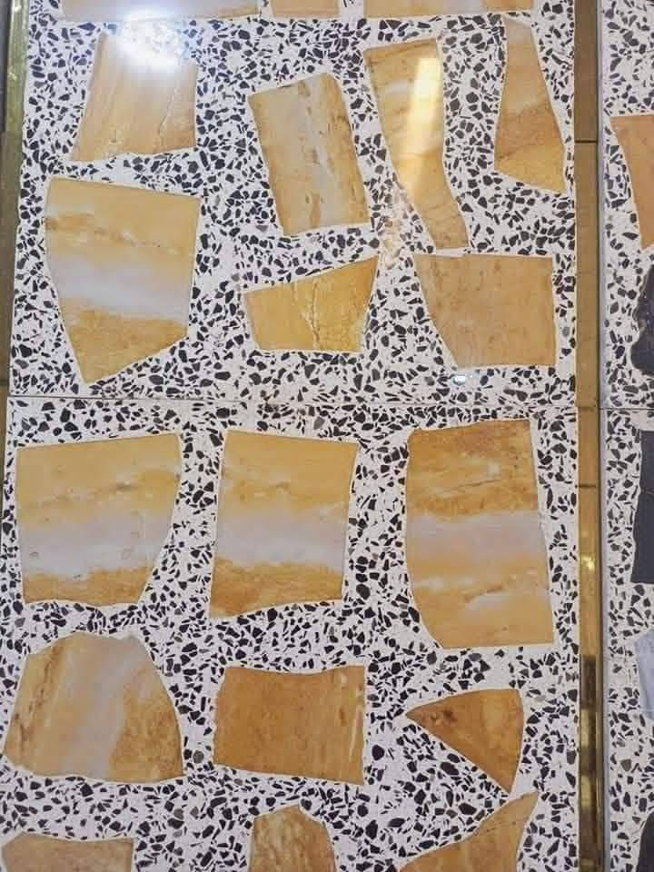 نقدم لكم اجود انواع الكاشي المرمر و الموزاييك كاشي درجة اولى مكابس اوتماتيك
المواد الأولية: نستخدم رملًا وحجرًا مغسولين وخاليين من الشوائب والأملاح.
​الاسمنت: اسمنت عالي الجودة خاضع للسيطرة النوعية.
​الماء: ماء حلو نقي خالٍ من الأملاح.
​الأسعار (داخل بغداد)
​كاشي الموزاييك: سعر المتر يبدأ من 7/500دينار عراقي.
​كاشي مطعم بالمرمر: سعر المتر يبدأ من 12,000 دينار عراقي. يتوفر نوع آخر من المرمر بسعر 14,000 دينار عراقي.
​منتجات أخرى متوفرة
​أشتايكر بمقاسات 60×40 و 80×80.
​سنادين، مساطب، وسواقي.
​بآيات تعليق ومقرنص.
​إزارة، رصيف، وزفت.
​لاين حدائق.
​مستعدون لتجهيز المشاريع الحكومية والأهلية.
​للحجز والاستفسار، مراسله الصفحه او الاتصال على الرقم ***********متواجد واتساب
