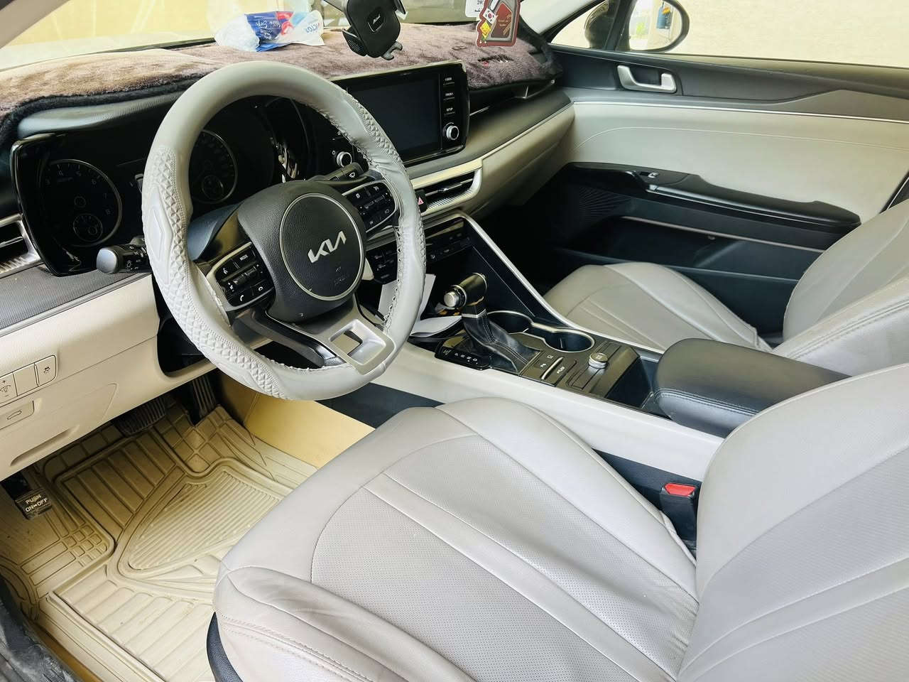 كي فايف k5 خليجي موديل 2022 رقم بغداد محرك 2000 دوش المرغوب السياره باسمي شخصيا 
تشغيل عن بعد 
لد امامي 
كشن السائق كهربائي 
شاشه كامره 
حساسات امامي خلفي 
دوشمة جلد الفت 
تحكمات ستيرن 
مثبت سرعه 
مانع انزلاق 
المري شفط
بصمه 
السقف حديد 
مكان السياره الانبار حصيبه الشرقيه 
بيهه طخه بالجنطة مثل ماماشر بالصوره 
عداد السرعه 160 
السعر 192 وبيهه مجال 
هاتف ***********
السياره مال جناي ع إيدي نقص برغي مابيهه 
اقره المنشور وتصل كلشي موضحلك بالمنشور
