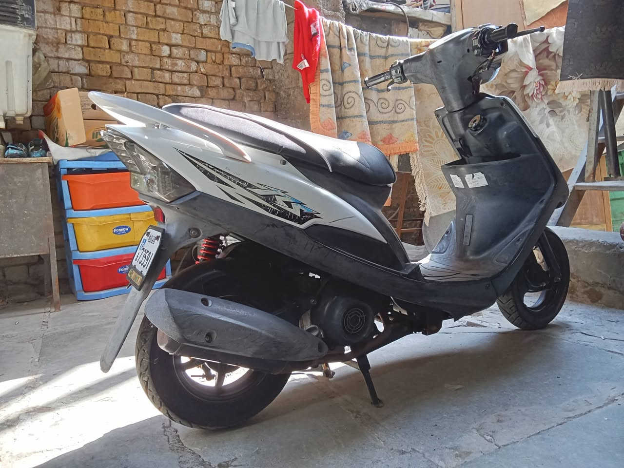 السلام عليكم شباب دراجة ماكس عدلة كفالة عامة كلهه ابلادية وكلهة شغالة صارلهة شهر من امنزلهة رمبة وصلهة والمنفيس لاصليات موجودات شلعة ومعدل ونعومة متنسمع برغي واحد ما مفتوح بيهة كفرات كلهه ختم وية المكينة وكهربايات كلهن شغالات كيلومتر كابريتر سلف ابلاديات العنوان بغداد باب المعضم ولا ستفسار ***********
