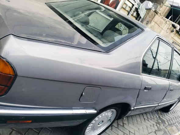 السلام عليكم 
بي ام للبيع موديل 1991 بسمي رقم دولي كير ومحرك خير من الله حدادية جاهزة مكاني بغداد مدينه الصدر للبيع أو مراوس حسب القناعه 
السعر 48 وبيها مجال 
***********
