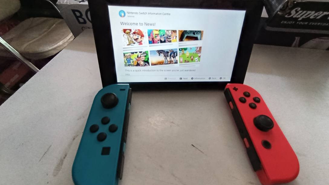 🎮 للبيع: نينتندو سويتش (نظيف جداً) - السعر لقطة! 🎮
​للبيع جهاز Nintendo Switch بملحقات كاملة، مخصص للألعاب القوية وجاهز للاستخدام الفوري.
​🌟 مميزات العرض:
​الحالة: شغال بالكامل وبحالة ممتازة (نظيف جداً).
​التهكير: الجهاز قابل للتهكير (غير مهكر حالياً) وبدون ألعاب، مما يجعله فرصة ذهبية للمهتمين بتعديل الأنظمة.
​الملحقات الإضافية: * نظارات واقع افتراضي (VR) لتجربة لعب خيالية.
​يد تحكم وايرليس (Wireless Controller) احترافية للألعاب الخارجية.
​كافة الملحقات الأساسية للجهاز.
​💰 السعر والمكان:
​السعر: 225 ألف دينار عراقي (قابل للتفاوض البسيط).
​العنوان: بغداد - بغداد الجديدة.
​📞 للتواصل والاستفسار: *********** بغداد, العراق
