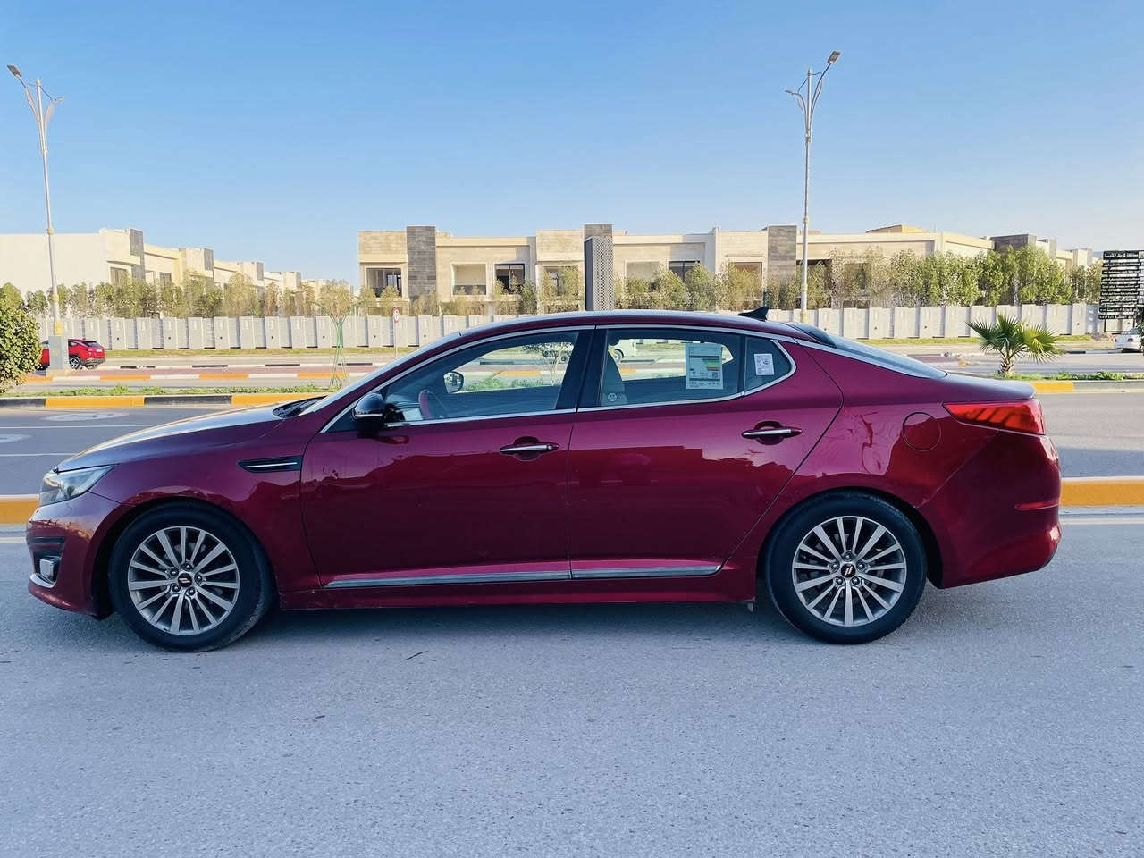 للبيع كيا اوبتيما موديل 2015 
رقم دولي جديد السنويه لغاية 2030 
وارد امريكي السونار مرفق بلمنشور 
مواصفات شاشه كامره حساسات اماميه خلفيه اشاير بل مري تحكم استيرن جهتين مثبت سرعه نظام اكيو كشنات كهرباء  ويل كب 
تخم تاير جديد
حجم المحرك 2400 محرك وكير مكفولات  
السياره جديده وجاهزه من كلشي 
السعر102بيها مجال  
لاستفسار  ***********
عنوان السياره كربلاء المقدسة اخون مكلف بنشر بيع فقط
