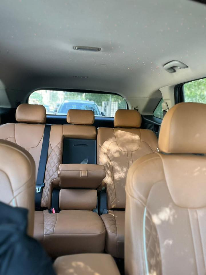 السلام عليكم 
النوع : كيا سورنتو ( وارد امريكي) 
الموديل :2023 
الرقم : اربيل ( بأسمي) 
السياره : بيه تبديل وصبغ الجاملغ الايسر الامامي + صبغ شويه من البنيد فقط بدون دواخل 
* كير محرك صدر تبريد شواصي لغود / كفاله عامه 
المواصفات : 
* المحرك : 2500 فورويل 
* اناره محيطيه للدشبول 
* سقف روز رايز
* 7 راكب 
* راردات اماميه وجانبيه 
* تبريد قطعتين 
* فول تحكم ستيرين 
* 5 انظمه قياده 
* شاشة + كاميره + كاربلي 
العنوان : بغداد - السيدية 
السعر : 200 ورقه وبيه مجال 
باقي التفاصيل الاتصال ؏ الرقم او واتساب
***********
