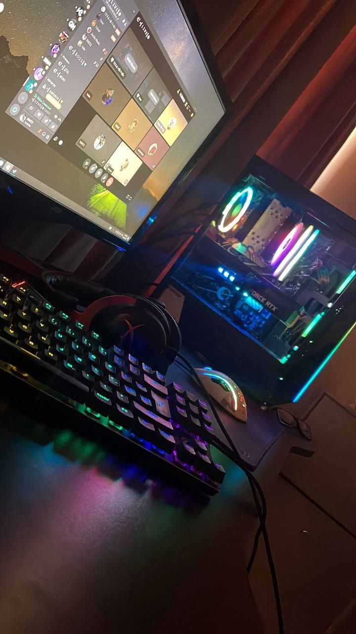 السلام عليكم 
تجميعه للبيع الموصفات
المعالج i5 جيل ١٣ الf
كارت شاشه ٣٠٧٠ti 
مذر بورد b760 برايم يدعم جيل ١٣ و ١٤ و بي ٤ منافذ رامات 
باور صبلاي ٨٥٠ واط كولد msi
تخزين عدد ٤ 
Ssd md.2 500 gb
Ssd 128 
Ssd 250
Hdd 1 تيرا
رامات تي فورس ضوئيه ٣٢ تردد ٣٦٠٠
كيس ٤ فانات ضوئي
تبريد هوائي من شركة سنو مان 
شاشه ٢٧ انش ١٦٥ هرتز
ميز كيمنك 
كرسي كيمنك
كيبورد ميكانيكي ضوئي
ماوس باد 
كامره مال بث ١٠٨٠ بكسل
السعر مليون ونص 
شباب الحاسبه كلشي مابيها وما ناقصها غير بس تاخذ وتلعب ف مو شراي لا تكسر بالسعر واذا ماعندك معرفه بالاسعار مال السوك لا تعلق  
مكاني بغداد التاجيات ماعندي توصيل تجي يمي تفحصها وتشوفها وتتاكد بيدك من كل قطعه وتاخذها وتروح بالعافيه 
***********
سبب البيع اريد اجيب دراجه للشغل
