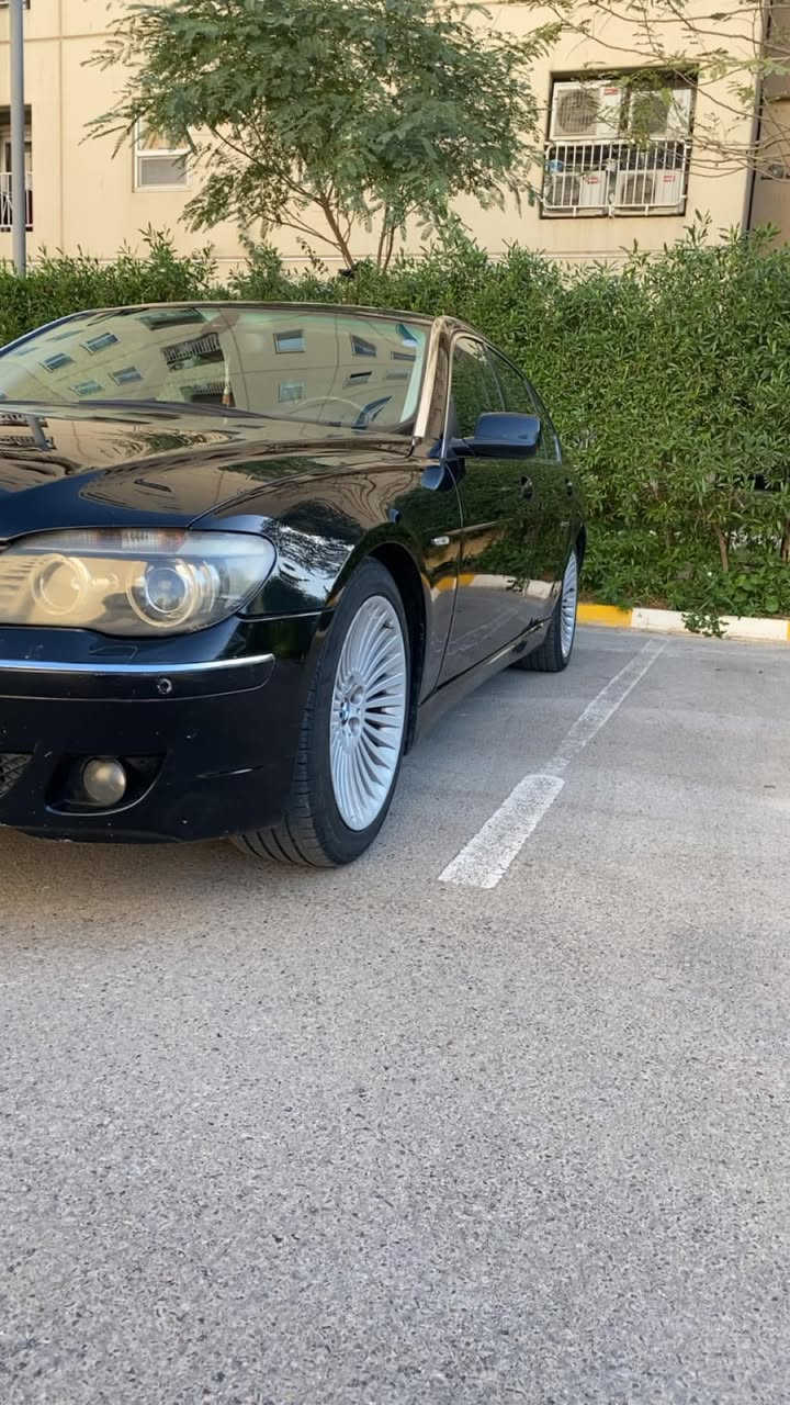 سلام عليكم 
BMW 2008
حجم 730
باب طويل 
5 بردات 
فتحه سقف
باب شفط 
من الاخير فول مواصفات واحد على واحد 
جاهزه السياره من كلشي 
السعر 145
رقم تليفوني ***********
غير متواجد على الفيس
