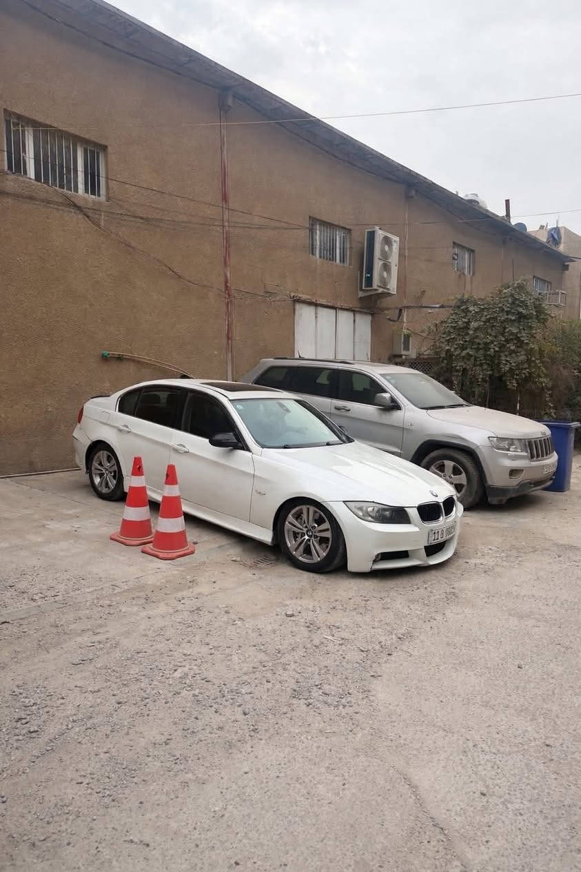 Bmw 335i 2008
6 line Twin Turbo 3000

كاميرا خلفية 
شفتات ستيرن

شاشه car play 

فتحه سقف 

السياره تدعم ال comfortable key تفتح وتقفل الابواب باللمس  واناره ترحيب

السياره فول مواصفات ومابيها كل نقص وايضاً بدون مسج مكينه والتيربوهات كلهم بصحه ممتازه جدا

كير zf

مري شفط 

بردات خلفيه

السياره بعد بيها طن مواصفات 

ضربتها جاملغ امامي جهت الراكب

مكاني بغداد 

   السعر 100 (قفل(   مستحيل تحصل بنظافتها بهيج سعر مال بيع مستعجل

 دينار واحد مناقصها     

للتواصل ***********
