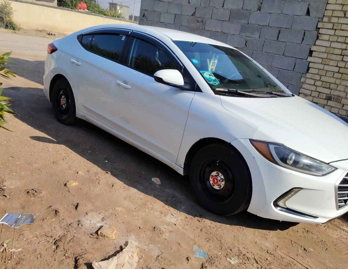 النترا 2017امريكي
حادثها بنيد وجاملغ
وبيها تكشير 
بأسمي 
السعر 116وبيها مجال
***********
العنوان واسط
