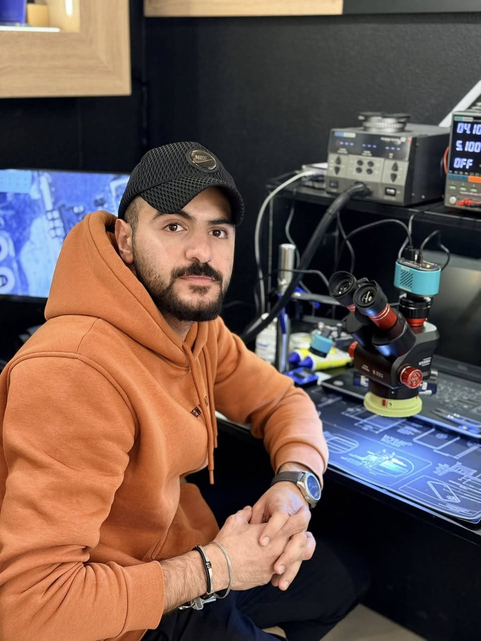 السلام عليكم /بفضل الله وعلى  بركه الله  تم افتتاح اقوه مركز صيانه هاردوير/سوفت وير  على مستوى الصويره وواسط !!!/ اخوتي اهل الصويره بعد ما يحتاج تاخذ جهازك لبغداد اني اخوكم منتظر وفرتلكم مركز يشمل كل تفاصيل عالم الصيانه من اصغر التفاصيل الى اكبره واجهزه صيانه وادوات احترافيه من اقوه البراندات العالميه  واكيد الصيانه يمي غير  ////الاجهزه رح يتم صيانته باحترافيه وعلميه وبرامج مخططات عالميه  والعنايه بادق التفاصيل …/واكيد ما ننسه الاكسسوارات وفرتلكم اكسسوارات اصليه معتمده عليه ضمان سنه وسنتين استبدال  !! واي استفسار 

عنوان المركز/ شارع النجمه / مقابل شموسه /عماره الجمان/ مركز منتظر فون/***********
