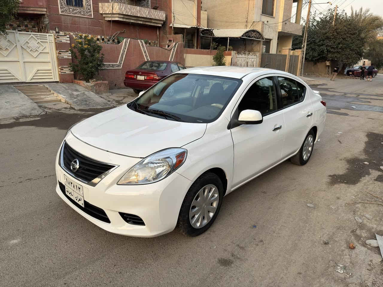 السلام عليكم
للبيع نيسان سني فيرسا 2013 لون ابيض 
ماشيه 58 الف فقط حقيقي
فول مواصفات SV PLAS
رقم سليمانيه بأسمي شرط التحويل او الوكاله 
السياره مكفوله من الضربه 
بس بيه قطعتين صبغ فقط بدون اي دواخل
السياره بعده كله على وضع الشركه كتلوكات الشركه بيه اسبيره منازل بعده  كلشي ما مبدل بيه 
الكير والمحرك مكفولات 
تبريد تدفئه كله شغال
صدر امامي خلفي جديد وتخم تايرات جدد 
مواصفاته SV PLAS 
اعله مواصفات اجتي بالفيرسا 
4 جام كهرباء مثبت سرعه كشن جك يدات نيكل كيجات الكترونيه تجوه وصطيه تحكمات ستيرن حساسات مانع تزحلق حساسات ضغط التايرات تحكم مري كهرباء سبايدر ويل وكب حجم 15 وغيره 
السياره جديده وجاهزه بدون اي مصرف 
سعره 90 وبيه مجال للشراي
مكاني بغداد الدوره 
***********
