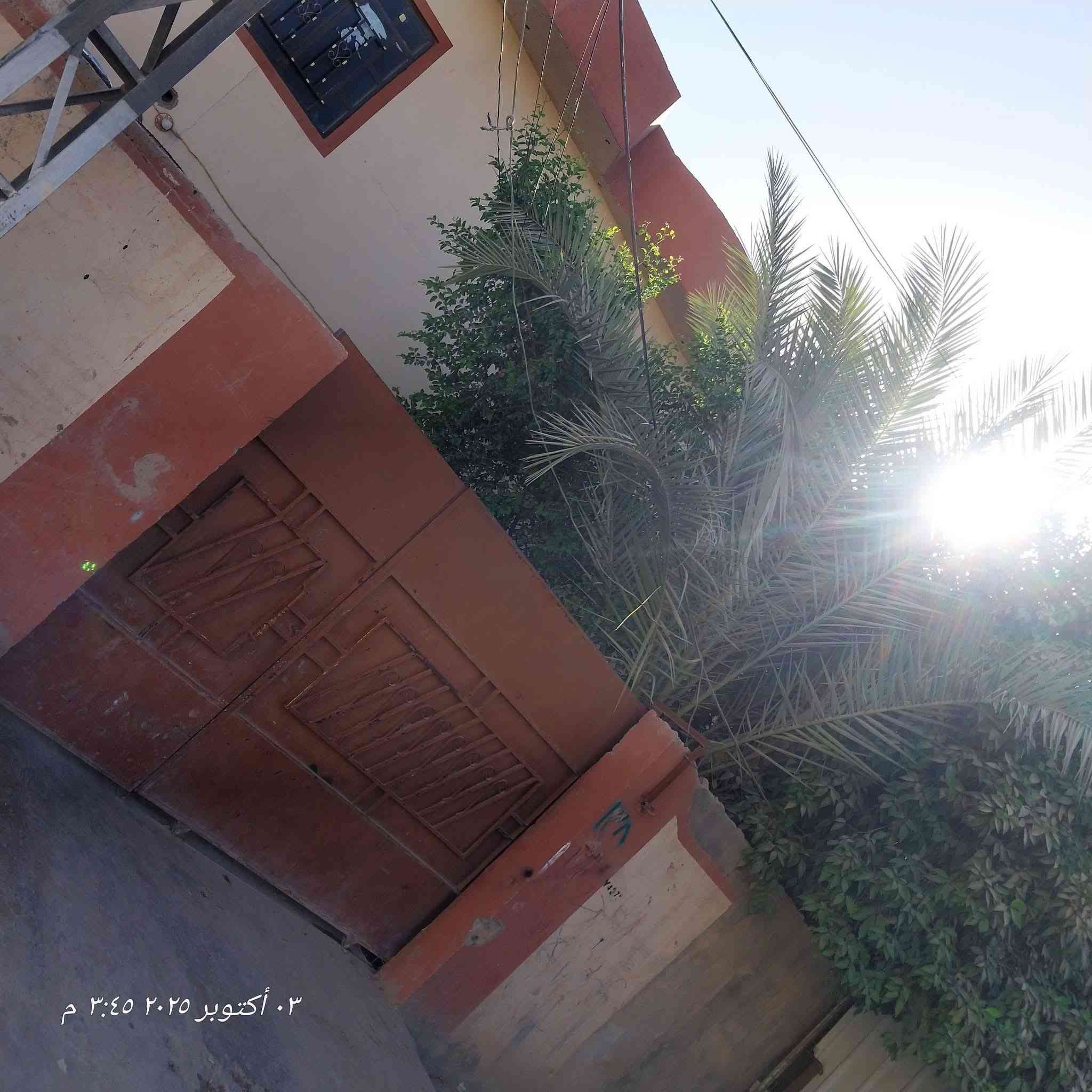 بيت البيع بحي صلاح الدين من جهت الفراز مساحة ٣٠٠ ركن بناء متقسم ٣ مشتملات الاستفسار ***********

