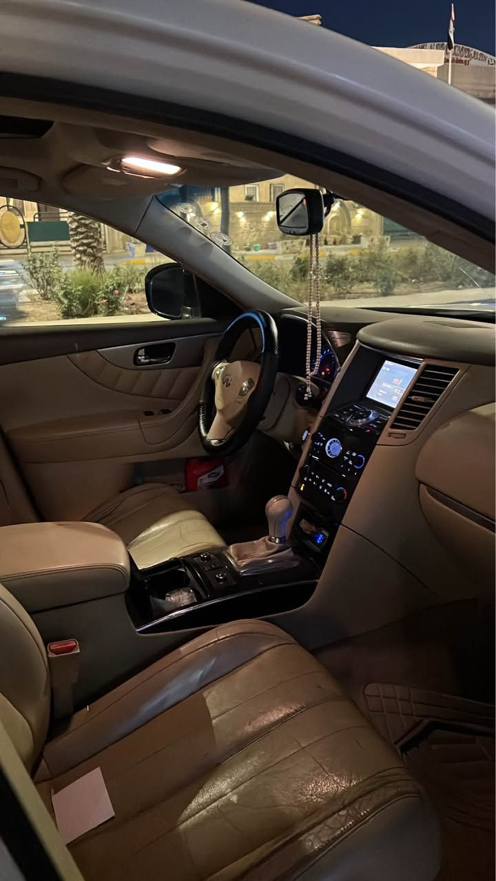 السياره كلين بدون حادث بدون غرق تقرير سليم من امريكا هنا صار بيها طخه بسيطه بالدعاميه الاماميه وانصبغت نص الدعاميه فقط 
كلشي بالسياره جديد ادامه كامله منظومة المي ومنظومة البانزين وحتى دهن مبدللها جديد كامله على اخر حبه 
رقمي *********** بغداد - اليرموك بغداد, العراق
